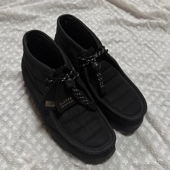 Clarks Shoes - Clarks Wallabee Black Quilted Boots size 10